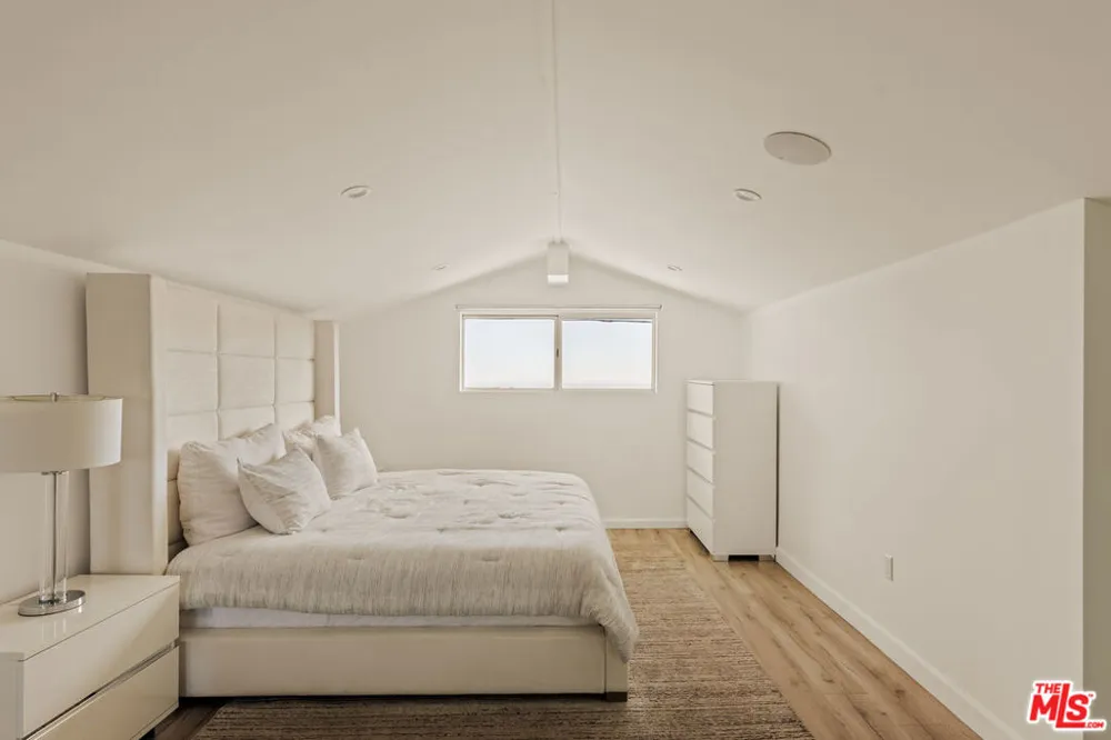 7377 Pyramid Place Los Angeles, CA 90046