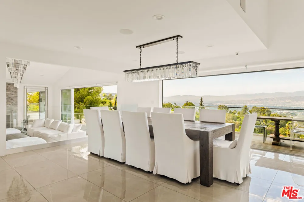 7377 Pyramid Place Los Angeles, CA 90046
