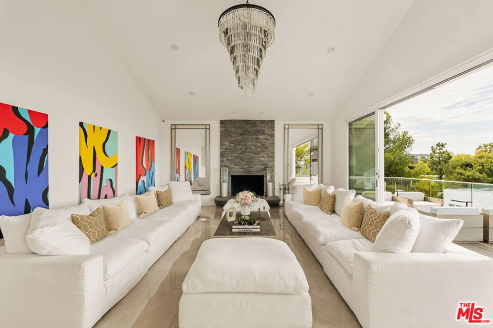 7377 Pyramid Place Los Angeles, CA 90046