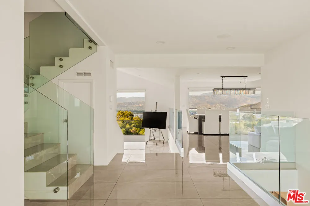 7377 Pyramid Place Los Angeles, CA 90046