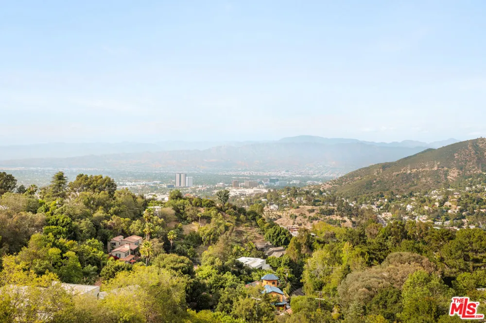 7377 Pyramid Place Los Angeles, CA 90046