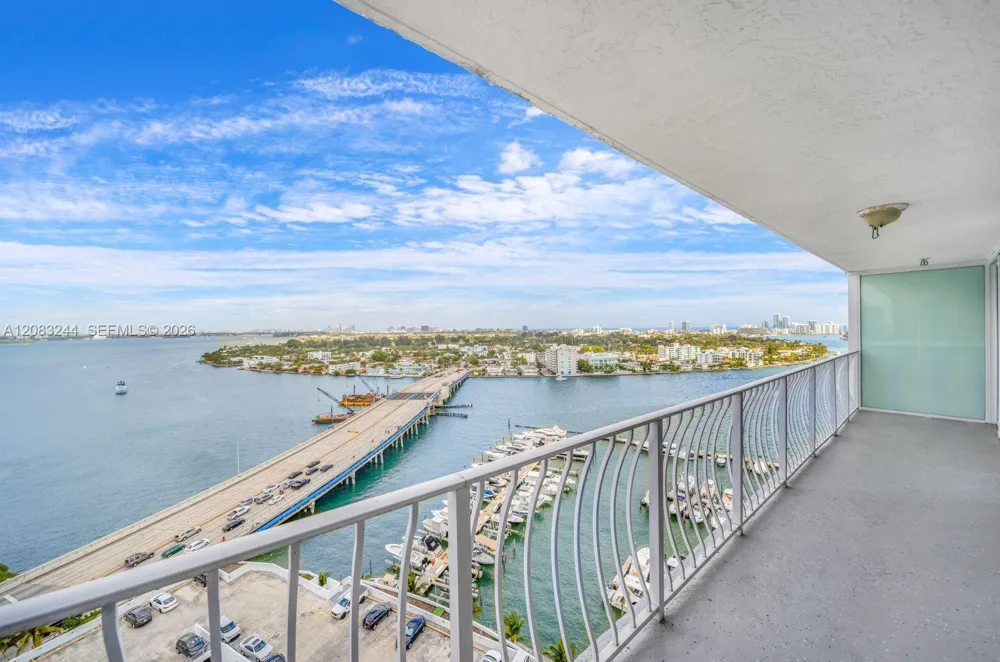 7601 E Treasure Dr #2016 North Bay Village, FL 33141