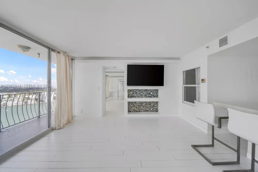 7601 E Treasure Dr #2016 North Bay Village, FL 33141