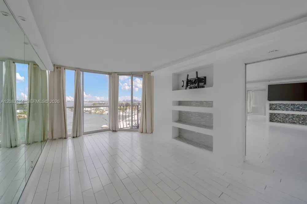 7601 E Treasure Dr #2016 North Bay Village, FL 33141