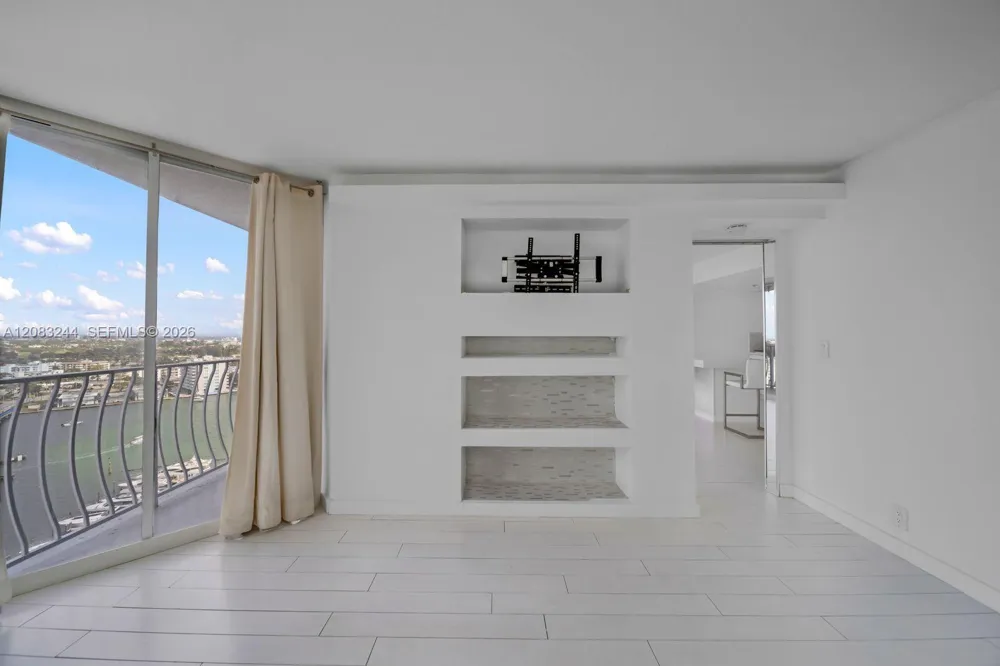 7601 E Treasure Dr #2016 North Bay Village, FL 33141