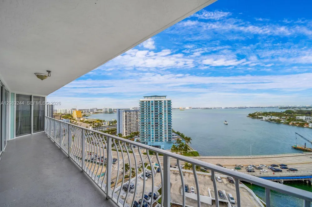 7601 E Treasure Dr #2016 North Bay Village, FL 33141