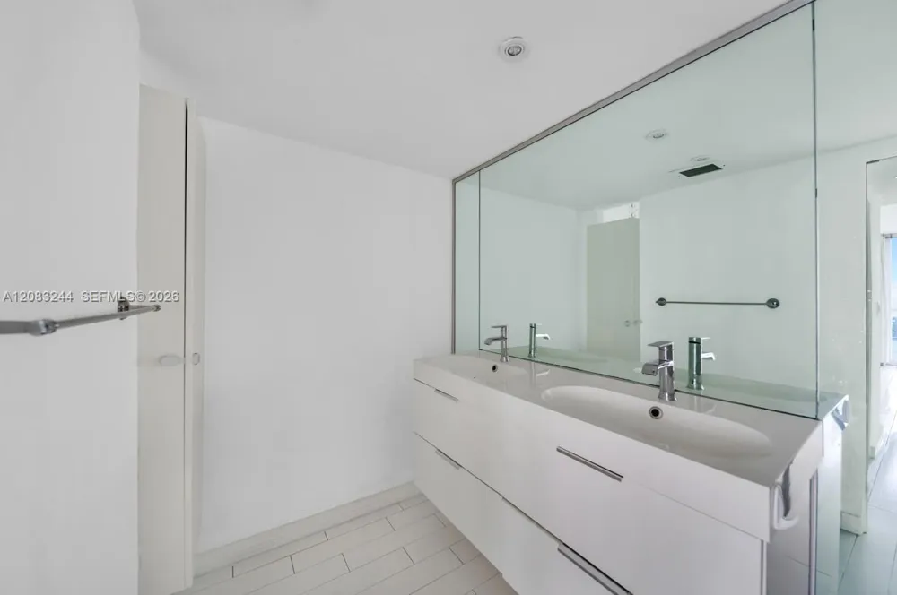 7601 E Treasure Dr #2016 North Bay Village, FL 33141
