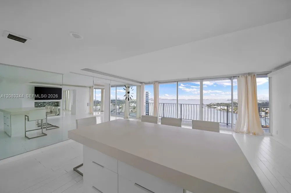 7601 E Treasure Dr #2016 North Bay Village, FL 33141