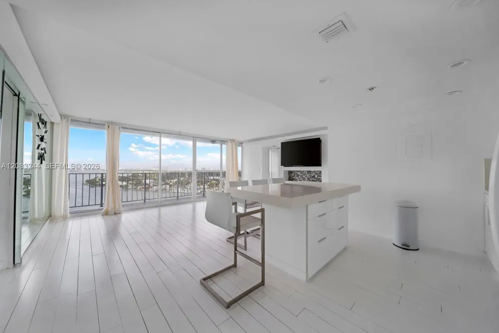 7601 E Treasure Dr #2016 North Bay Village, FL 33141