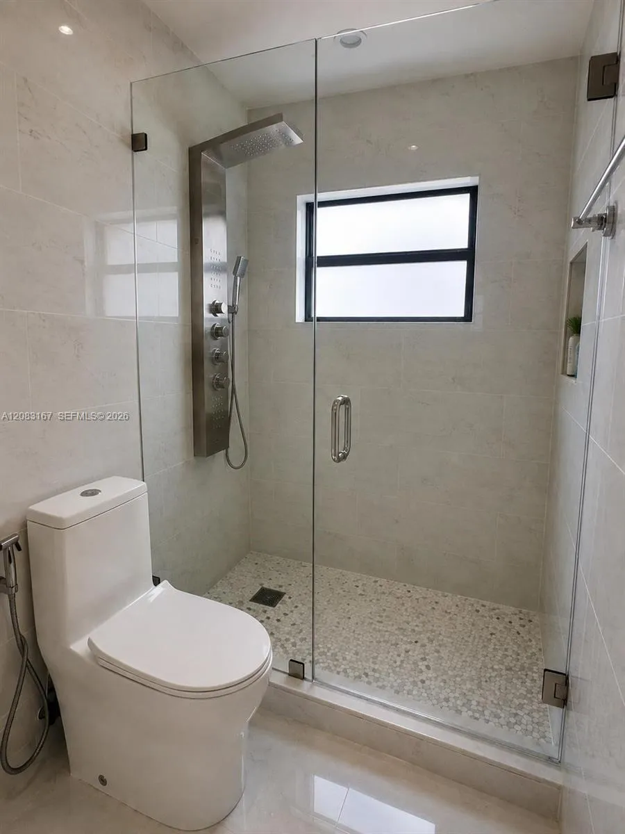 9069 NW 193rd St Hialeah, FL 33018