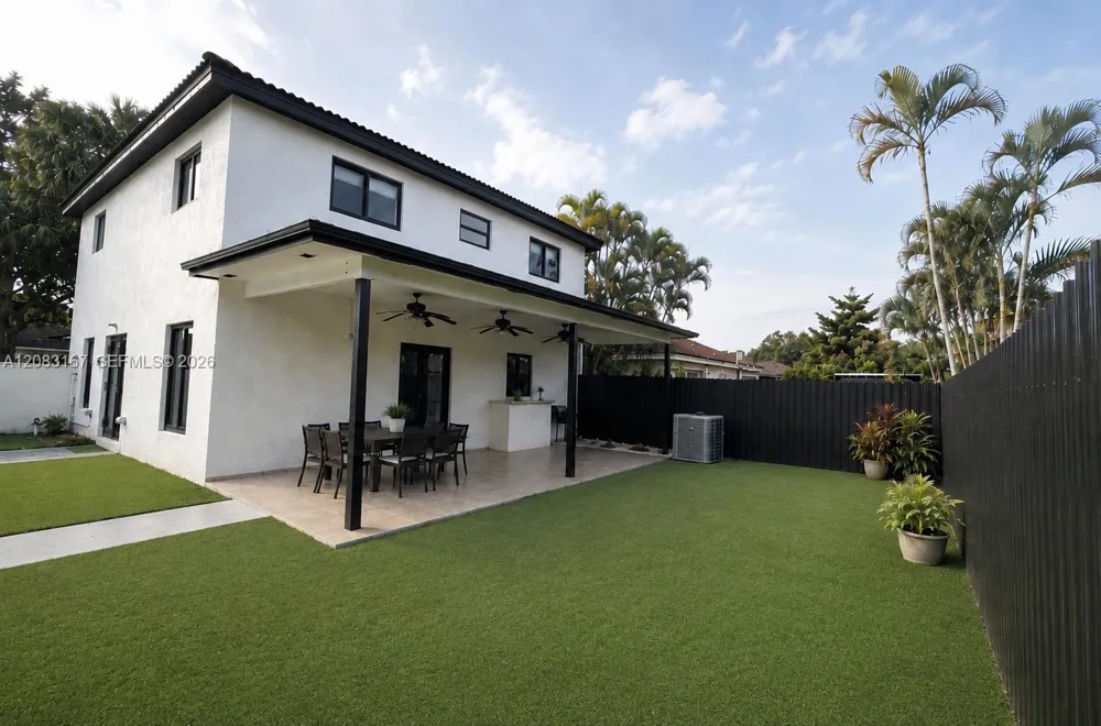 9069 NW 193rd St Hialeah, FL 33018