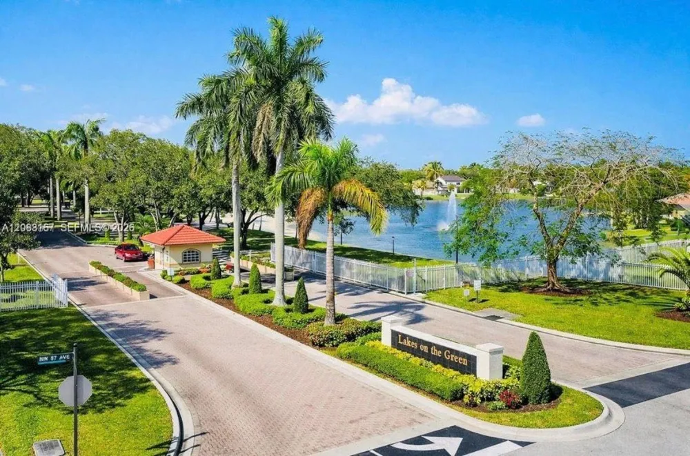 9069 NW 193rd St Hialeah, FL 33018