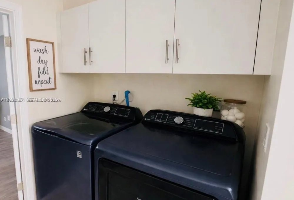 9069 NW 193rd St Hialeah, FL 33018