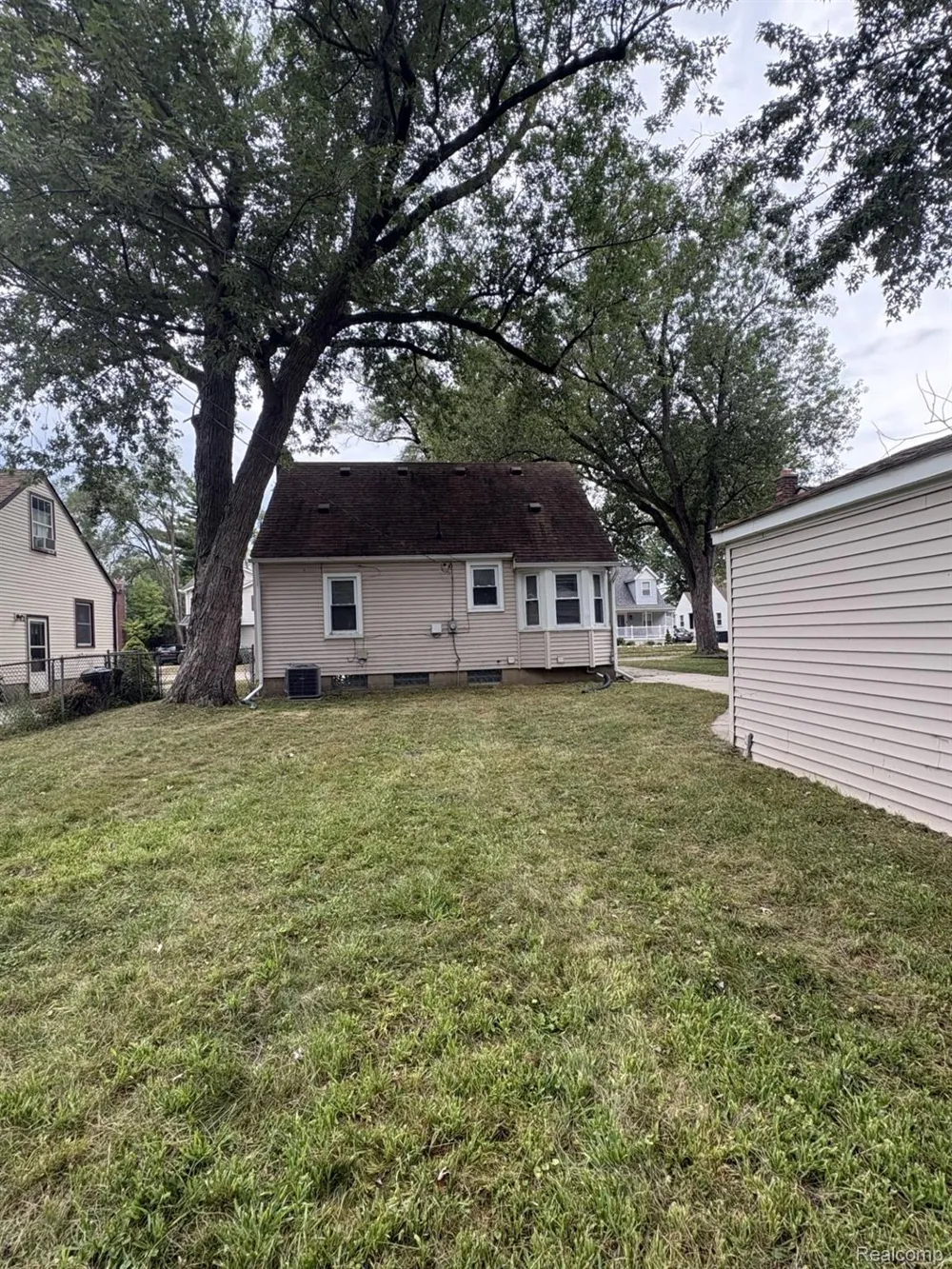 3912 Thomas Avenue Berkley City, MI 48072