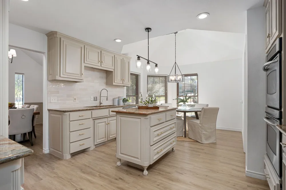 716 Ashley Drive Hurst, TX 76054