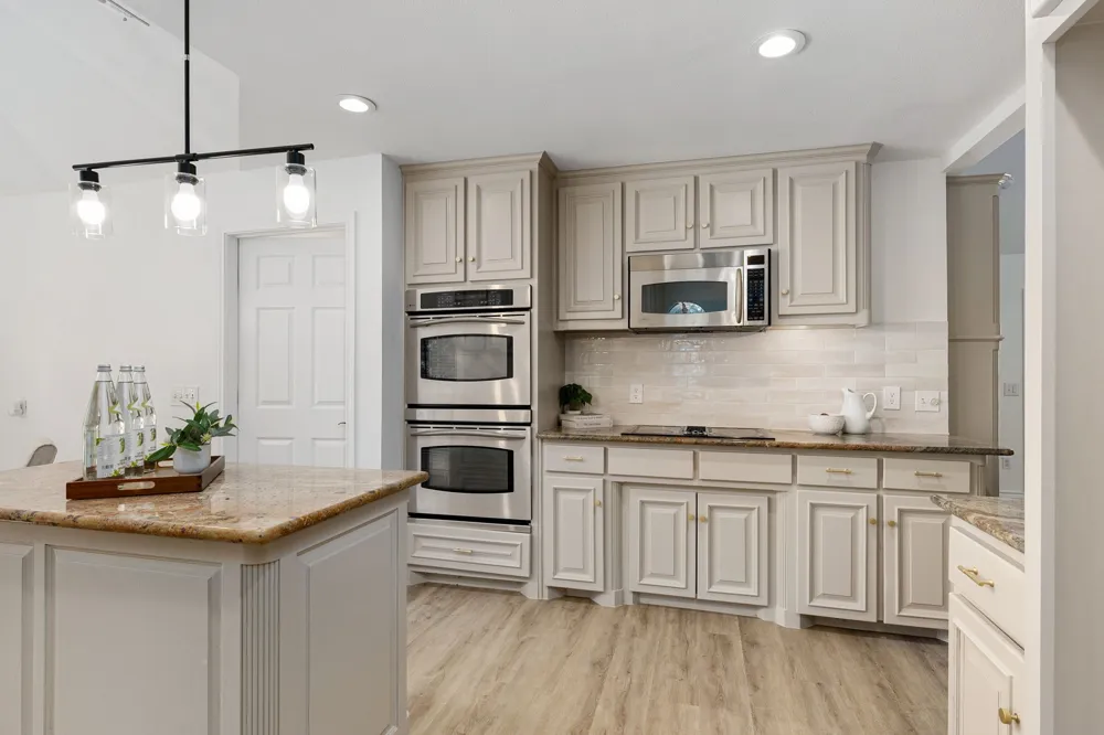 716 Ashley Drive Hurst, TX 76054