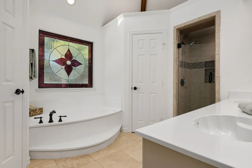 716 Ashley Drive Hurst, TX 76054
