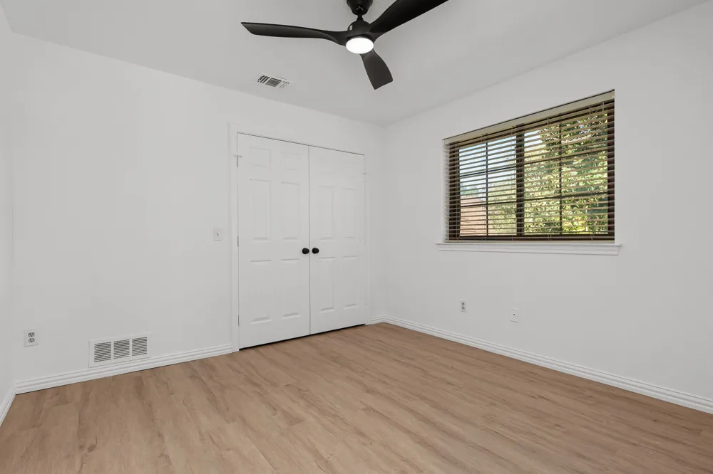 716 Ashley Drive Hurst, TX 76054