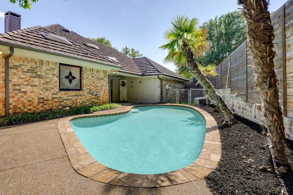 716 Ashley Drive Hurst, TX 76054