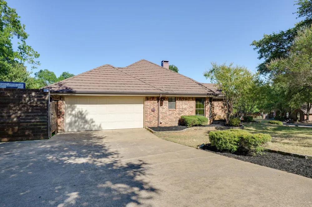 716 Ashley Drive Hurst, TX 76054
