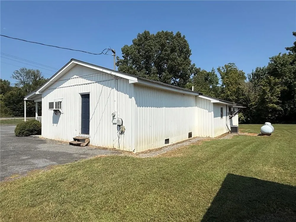 1330 US 41 Calhoun, GA 30701