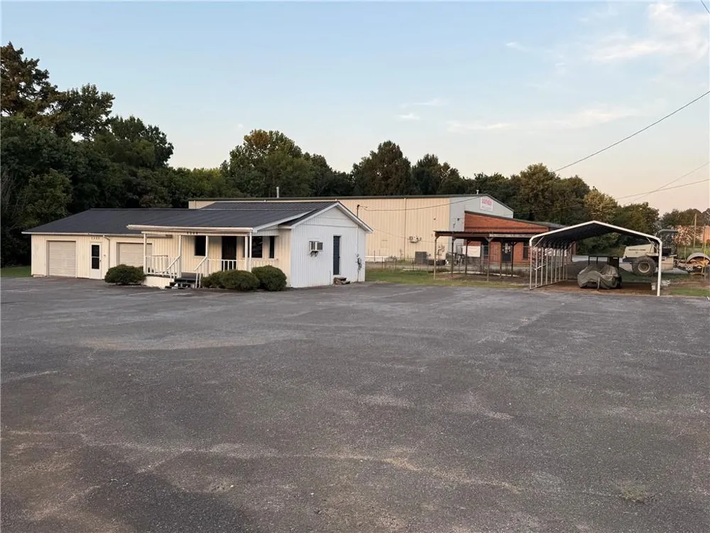 1330 US 41 Calhoun, GA 30701