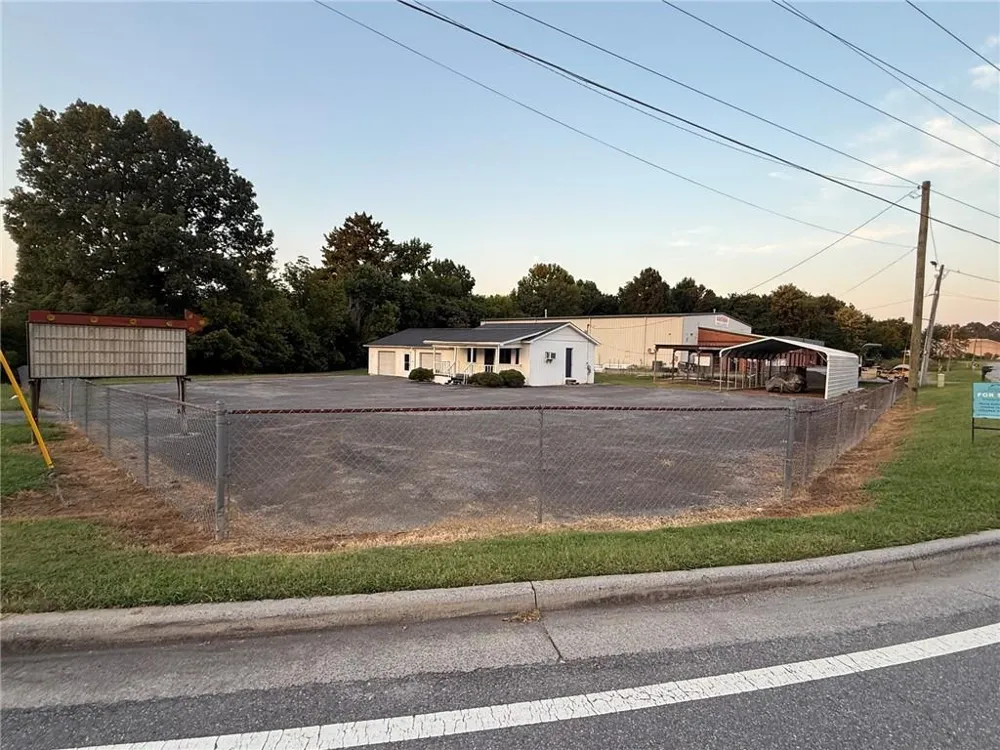 1330 US 41 Calhoun, GA 30701