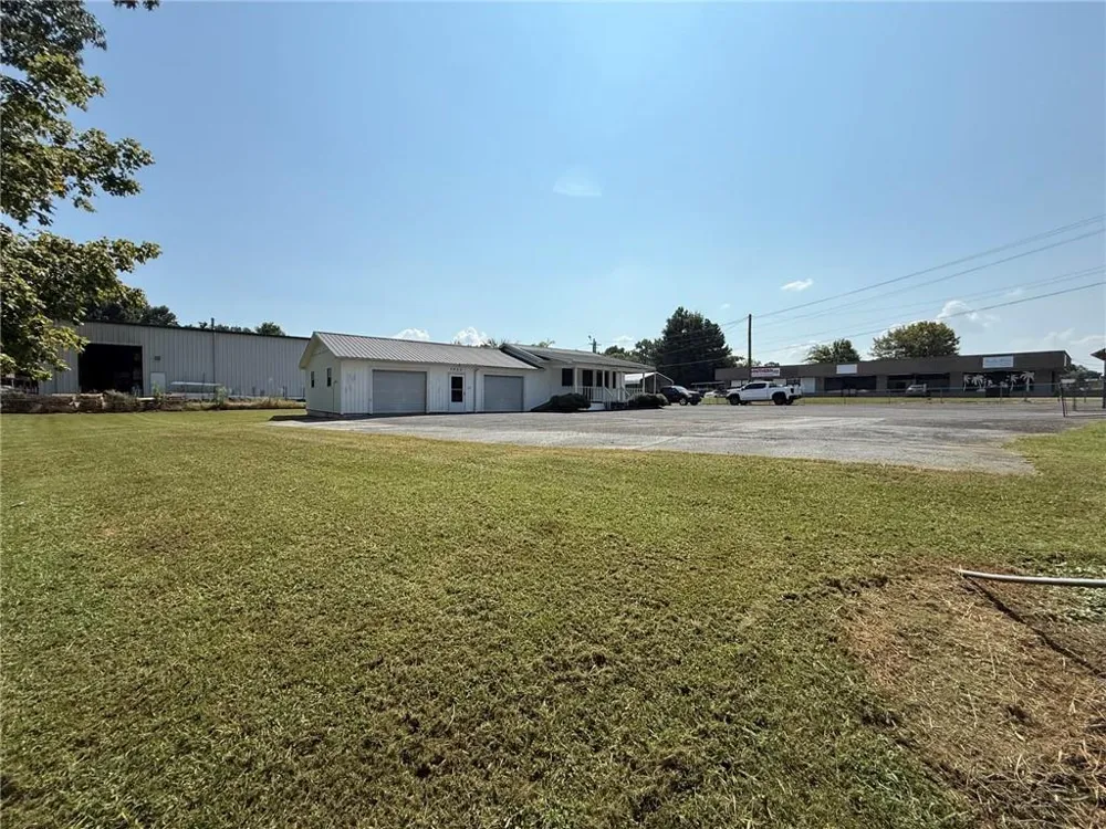 1330 US 41 Calhoun, GA 30701