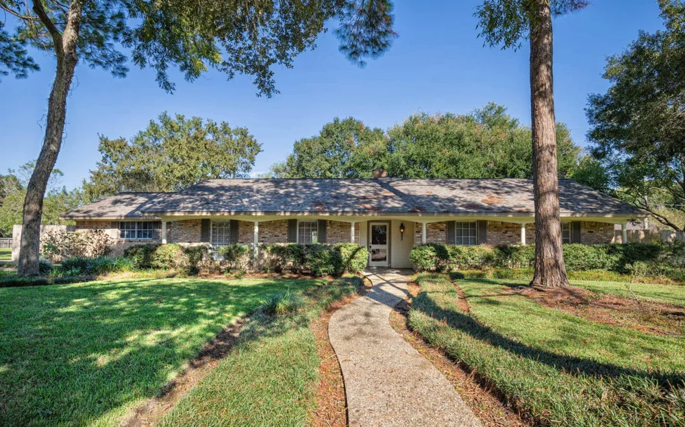 921 Victoria Drive Richmond, TX 77469