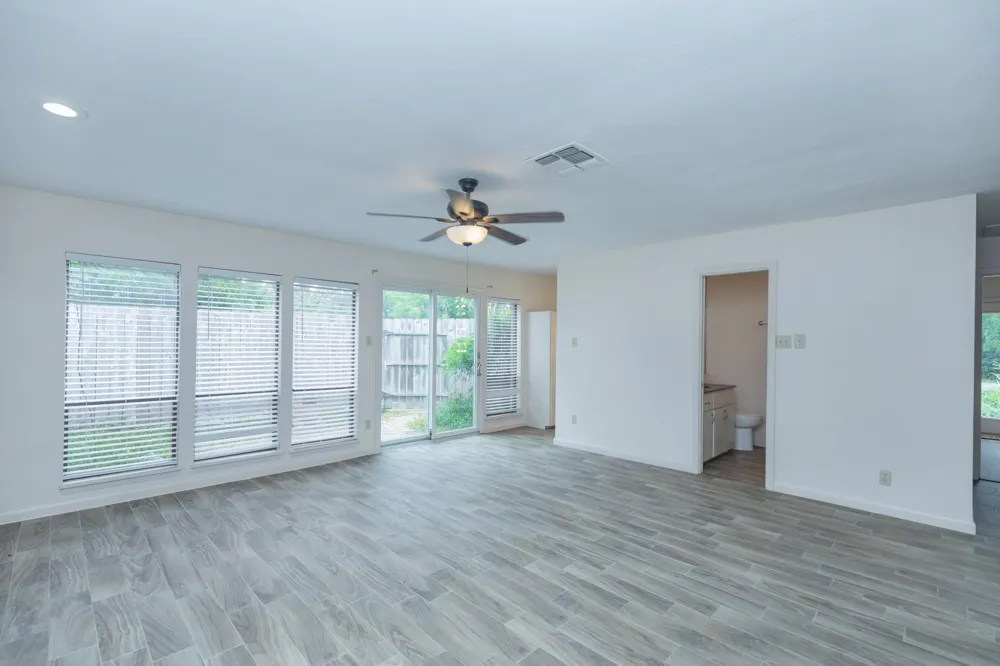 921 Victoria Drive Richmond, TX 77469