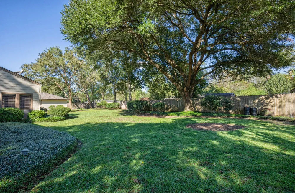 921 Victoria Drive Richmond, TX 77469