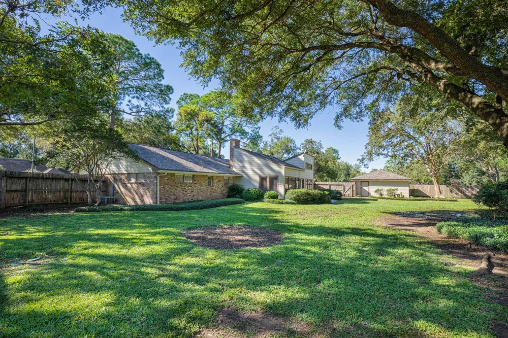 921 Victoria Drive Richmond, TX 77469
