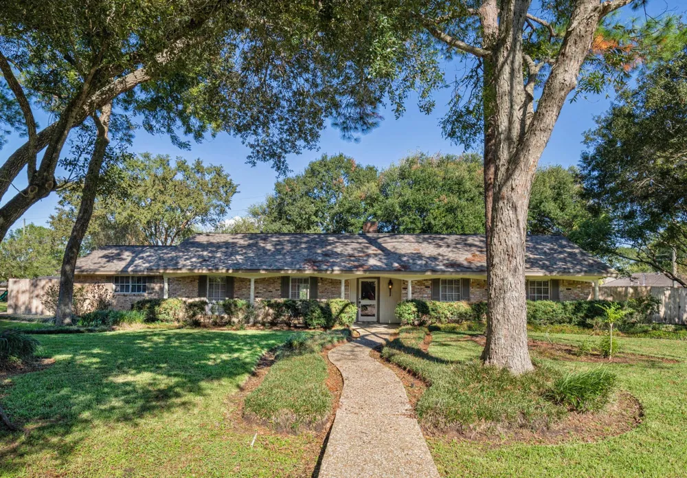 921 Victoria Drive Richmond, TX 77469