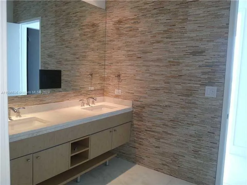 900 Brickell Key Blvd #2803 Miami, FL 33131
