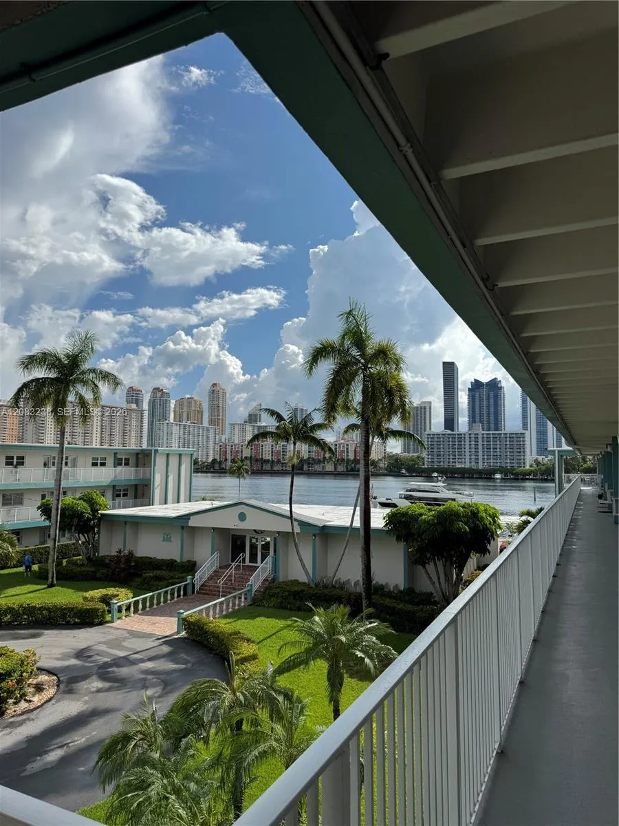 3922 NE 166th St #S305 North Miami Beach, FL 33160