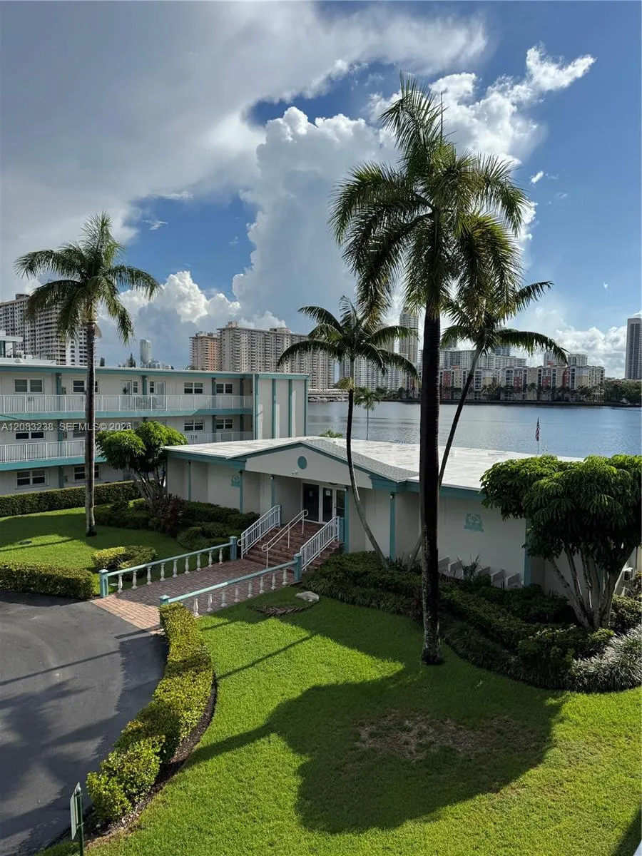 3922 NE 166th St #S305 North Miami Beach, FL 33160