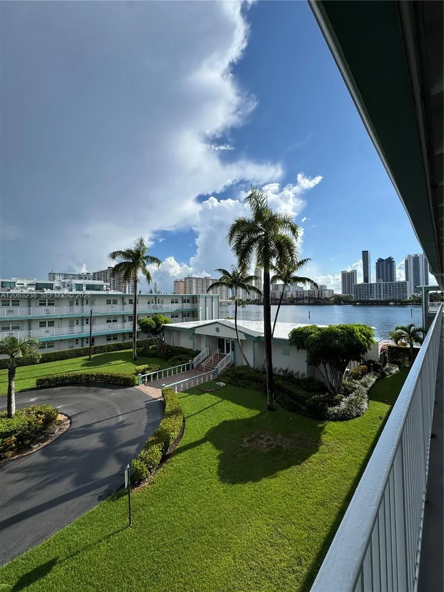 3922 NE 166th St #S305 North Miami Beach, FL 33160