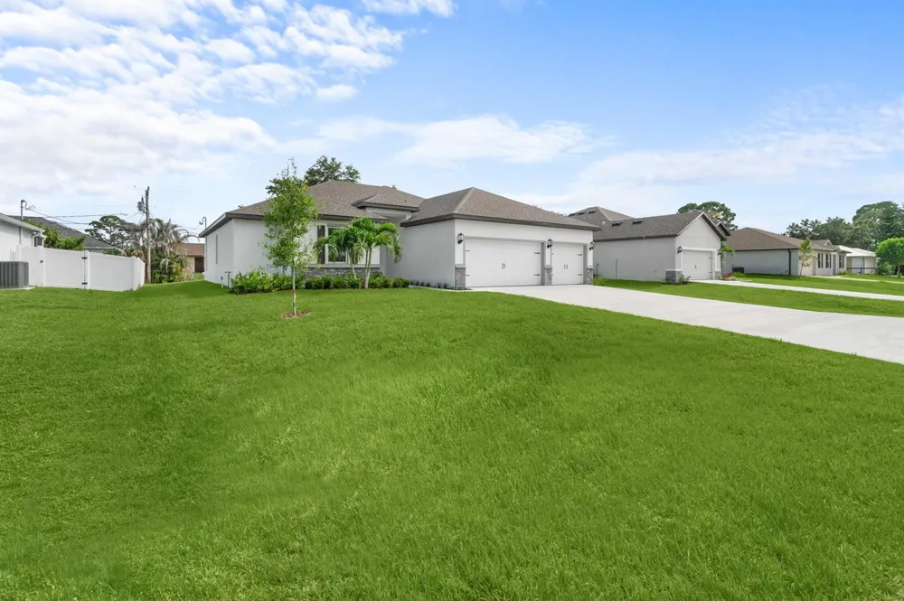 8046 99TH COURT Vero Beach, FL 32967