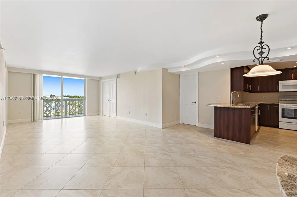 13155 Ixora Ct #905 North Miami, FL 33181