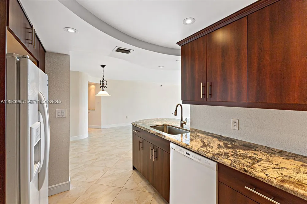 13155 Ixora Ct #905 North Miami, FL 33181