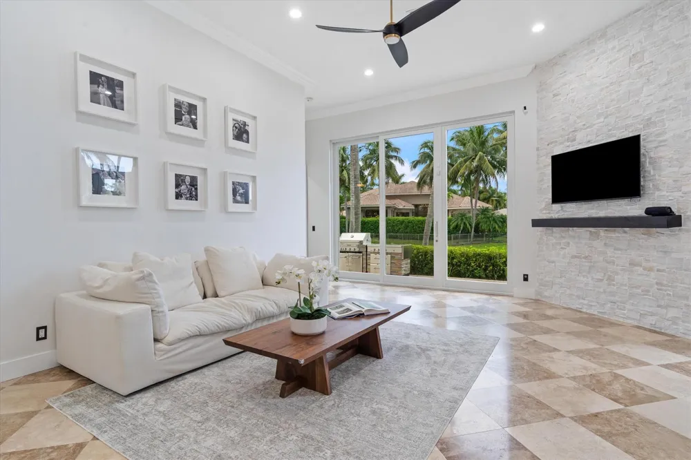 10821 Blue Palm Street Plantation, FL 33324