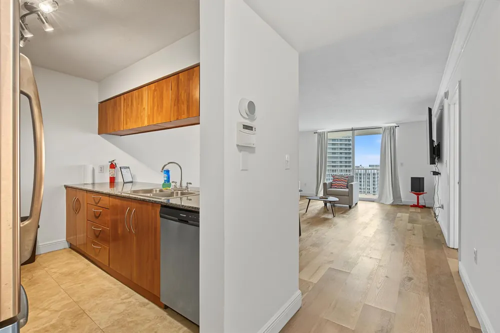 1200 BRICKELL BAY DRIVE #3419 Miami, FL 33131