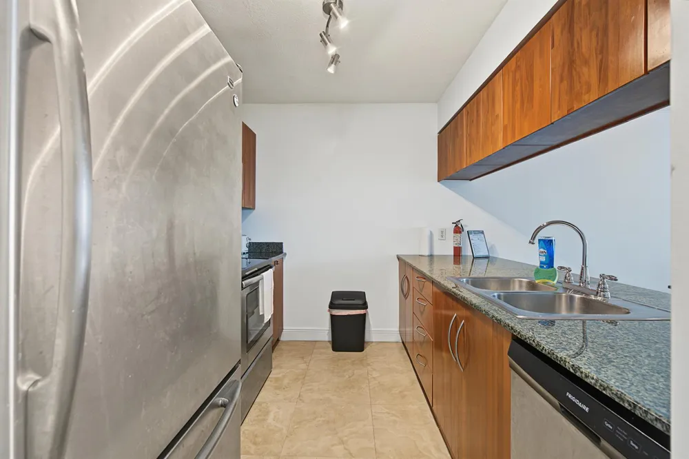 1200 BRICKELL BAY DRIVE #3419 Miami, FL 33131