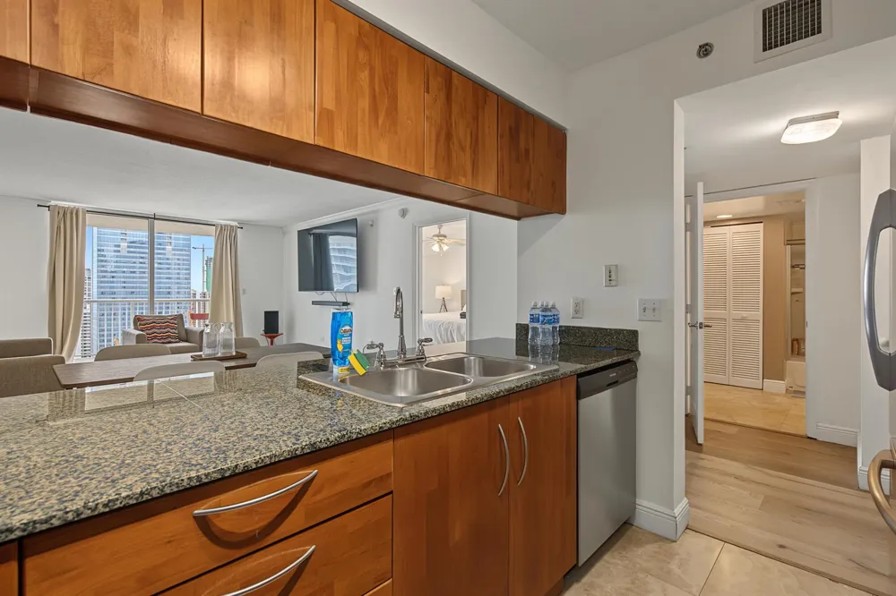 1200 BRICKELL BAY DRIVE #3419 Miami, FL 33131