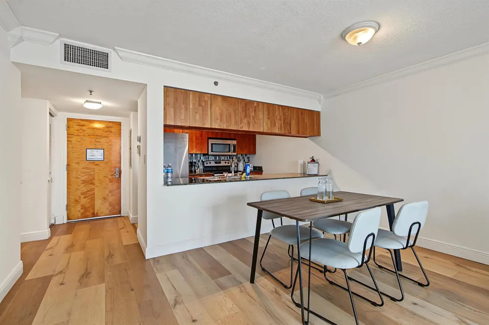1200 BRICKELL BAY DRIVE #3419 Miami, FL 33131