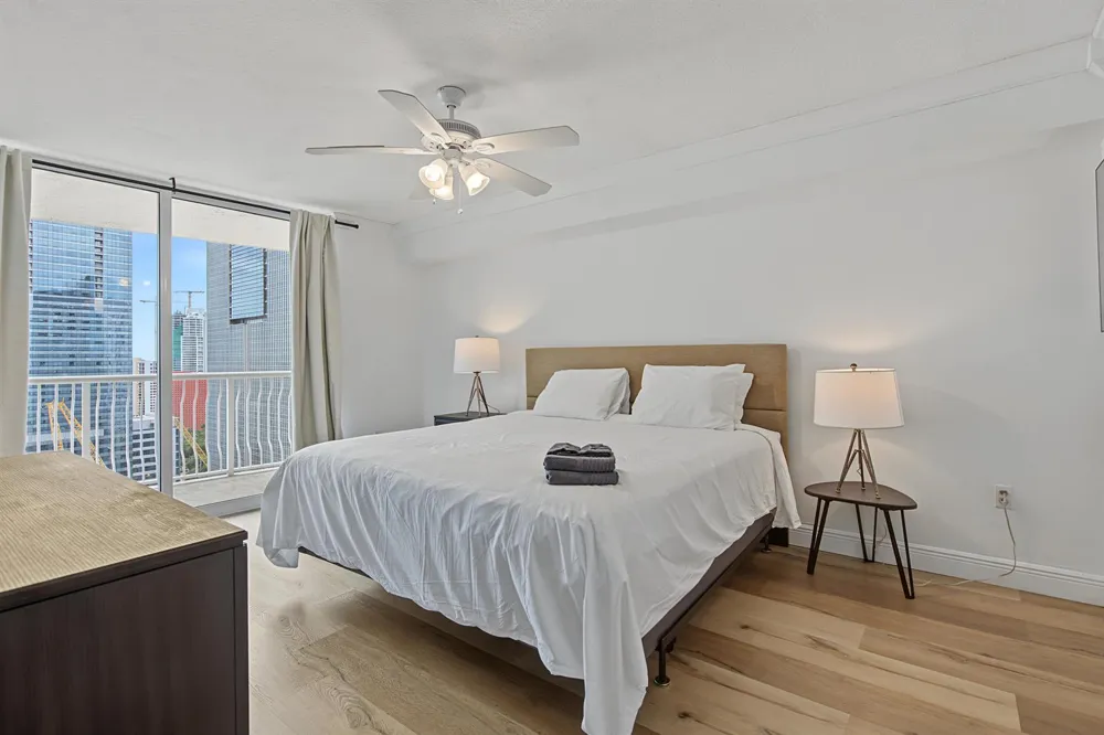1200 BRICKELL BAY DRIVE #3419 Miami, FL 33131