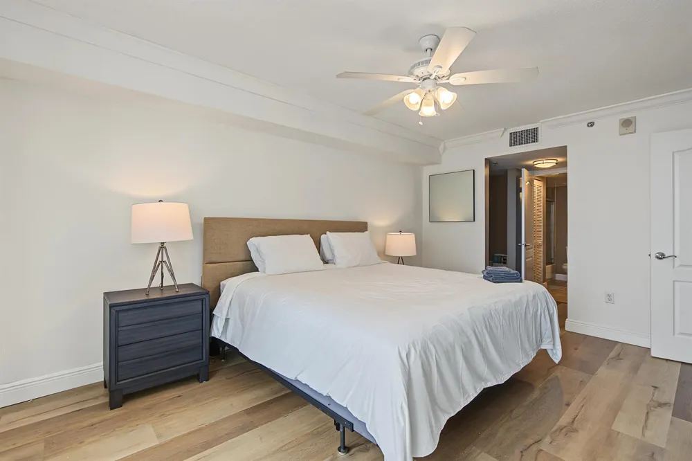 1200 BRICKELL BAY DRIVE #3419 Miami, FL 33131