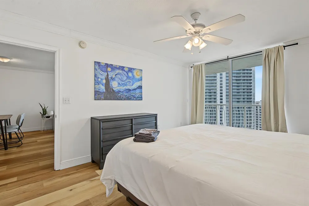 1200 BRICKELL BAY DRIVE #3419 Miami, FL 33131