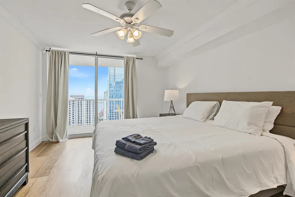 1200 BRICKELL BAY DRIVE #3419 Miami, FL 33131