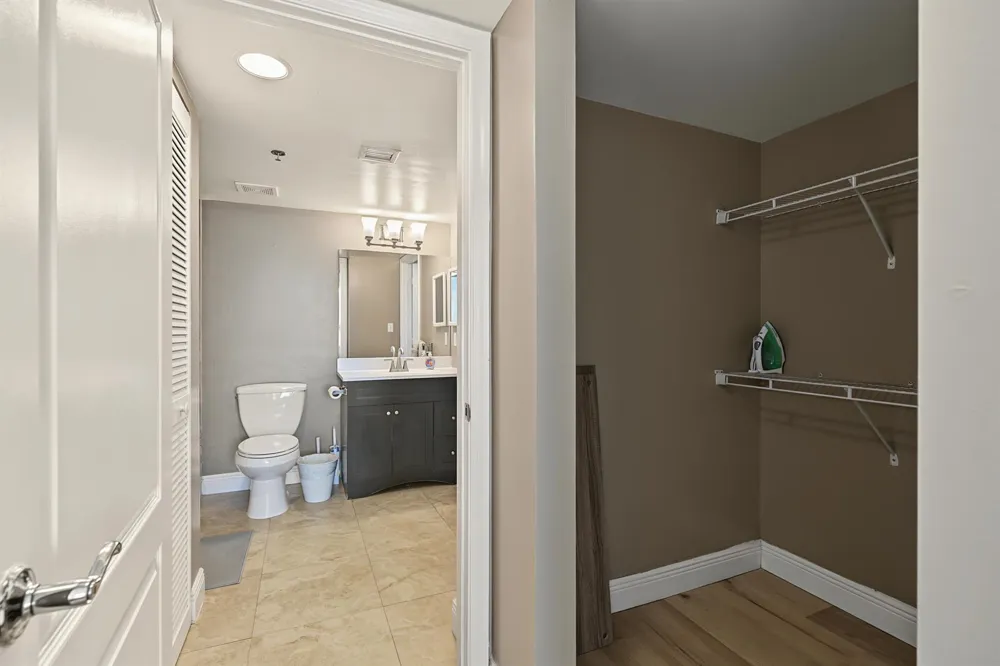 1200 BRICKELL BAY DRIVE #3419 Miami, FL 33131